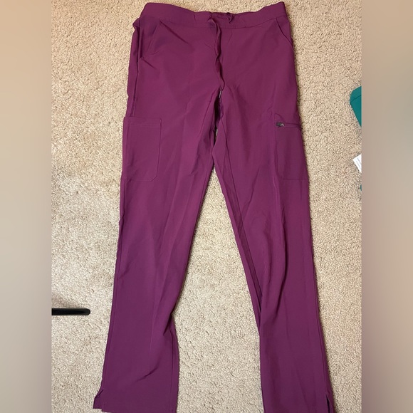 Scrubs - Picture 2 of 2